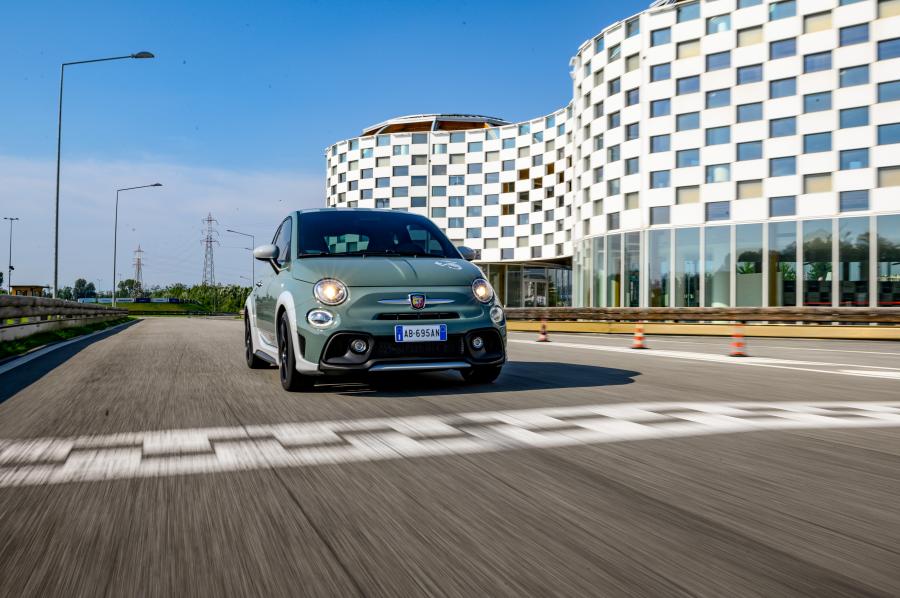  Abarth 695 70° Anniversario (312) 2019 года  (WW) (фото 61 из 70)